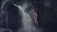 6. Полностью голая Анастасия Макарова у водопада – Ефросинья