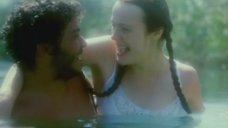 11. Надежда Горелова и Екатерина Редникова плавают в озере – Балалайка