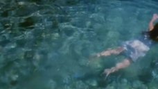 8. Надежда Горелова и Екатерина Редникова плавают в озере – Балалайка