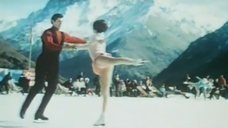 2. Сексуальная Наталья Седых катается на льду – Голубой лед