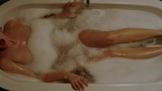 9. Наташе Хенстридж мастурбируют в ванне – Черная комната