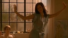 8. Антонелла Коста танцует в прозрачном халате – Не смотри вниз