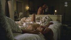 2. Маленькая голая грудь Марии Семеновой – Бункер (2004)