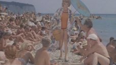 2. Людмила Шагалова в купальнике – Мальчик и девочка (1966)