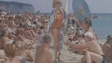 3. Людмила Шагалова в купальнике – Мальчик и девочка (1966)