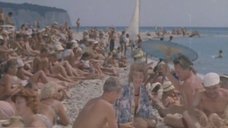 4. Людмила Шагалова в купальнике – Мальчик и девочка (1966)