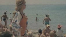 6. Людмила Шагалова в купальнике – Мальчик и девочка (1966)