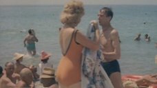 9. Людмила Шагалова в купальнике – Мальчик и девочка (1966)