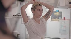 Леди Гага в мокрой футболке