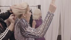 12. Раздетая Леди Гага в гримерке – Гага: 155 см
