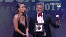 8. Сочный бюст Полины Гренц на Musicbox-2017 