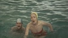 2. Ольга Матешко в купальнике – Женщины шутят всерьез