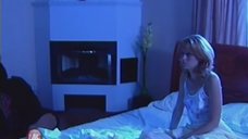 Сексуальная Алена Биккулова в ночнушке