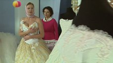 1. Ирина Розанова в свадебном платье с глубоким вырезом – Анжелика