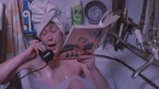 1. Лариса Удовиченко принимает ванну – Пена (1979)