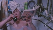 2. Лариса Удовиченко принимает ванну – Пена (1979)