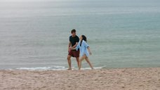 4. Секси Фанни Валетт прогуливается по пляжу – Мистер Штайн идет в онлайн