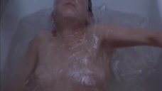 2. Лара Флинн Бойл выныривает из ванной – Коварный план Сюзан