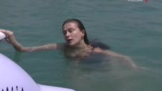 Анастасия Мельникова в купальнике