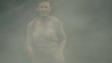 4. Анна Цуканова трясет грудью, убегая от фашиста – Брестская крепость
