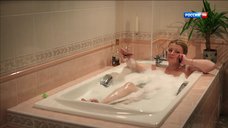 10. Лариса Маршалова принимает ванну – Останьтесь навсегда
