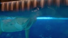 6. Дженнифер Лоуренс плавает в бассейне в невесомости – Пассажиры