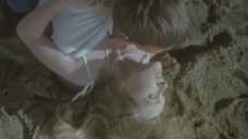 1. Эротическая сцена с Ириной Патраковой на пляже – Мифы моего детства