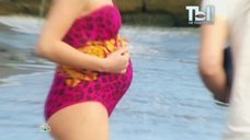 7. Беременная Рената Пиотровски в купальнике в программе «Ты не поверишь» 
