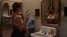 3. Меган Уорд в лифчике перед зеркалом – Бей и жги