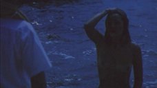 2. Интимная сцена с Ольгой Кабо на пляже – Убийство в «Саншайн-Менор»