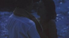 7. Интимная сцена с Ольгой Кабо на пляже – Убийство в «Саншайн-Менор»