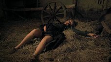 Наталья Андрейченко спит с распахнутой рубашкой