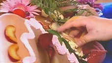 11. Обнаженная Алена Водонаева и Виктория Боня с фруктами на телах в «Дом 2» 