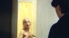 Анжелика Неволина засветила грудь в ванной