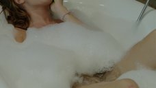 5. Екатерина Кабак мастурбирует в ванне – Бесстыдники (Россия)