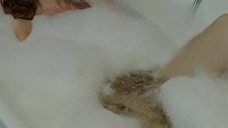 7. Екатерина Кабак мастурбирует в ванне – Бесстыдники (Россия)