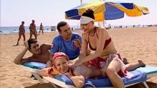 3. Наталья Бочкарева в купальнике на пляже – Туристы