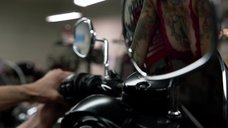 3. Интимная сцена с Леви Трэн на мотоцикле – Бесстыжие