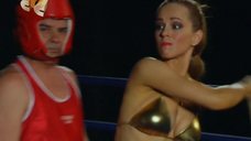 6. Ирина Медведева в бикини на ринге – 6 кадров