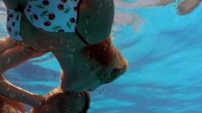 6. Привлекательная Наталия Антонова плавает под водой – Синие как море глаза