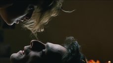 3. Секс сцена с Паола Кортеллези – Женщины против мужчин
