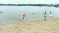 2. Алина Ланина в бикини на пляже – Братаны 3