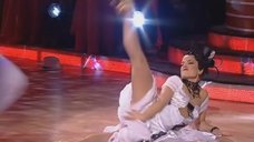 4. Наташа Королева раздвинула ноги на на шоу «Танцi з зiрками 3» 