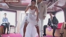 Развратная Наташа Королёва в свадебном платье