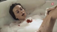 1. Секси Марина Дуксова принимает ванну – Белая стрела. Возмездие