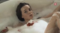 3. Секси Марина Дуксова принимает ванну – Белая стрела. Возмездие