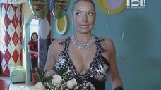 Анастасия Волочкова в платье с глубоким вырезом