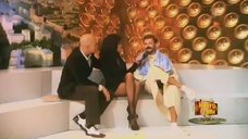 Стройные ножки Анастасии Заворотнюк в передаче «Минута славы»