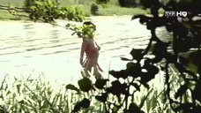 1. Полностью обнаженная Рената Данцевич купается в реке – Дьявольское образование