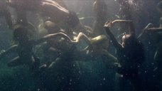 1. Голые женщины под водой – Наркоз (2013)